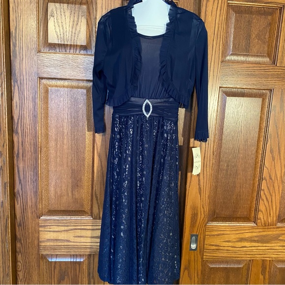 Signature by Sangria Dresses & Skirts - Sangria 2pc Womens Navy Blue Lace Fit and Flare Dress size 8.